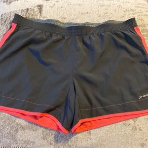 Like new Women’s brooks XL running shorts